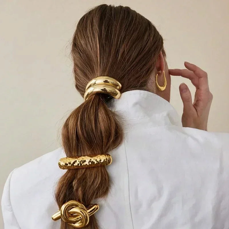 גומיה- GOLDEN CHARM HAIR TIE
