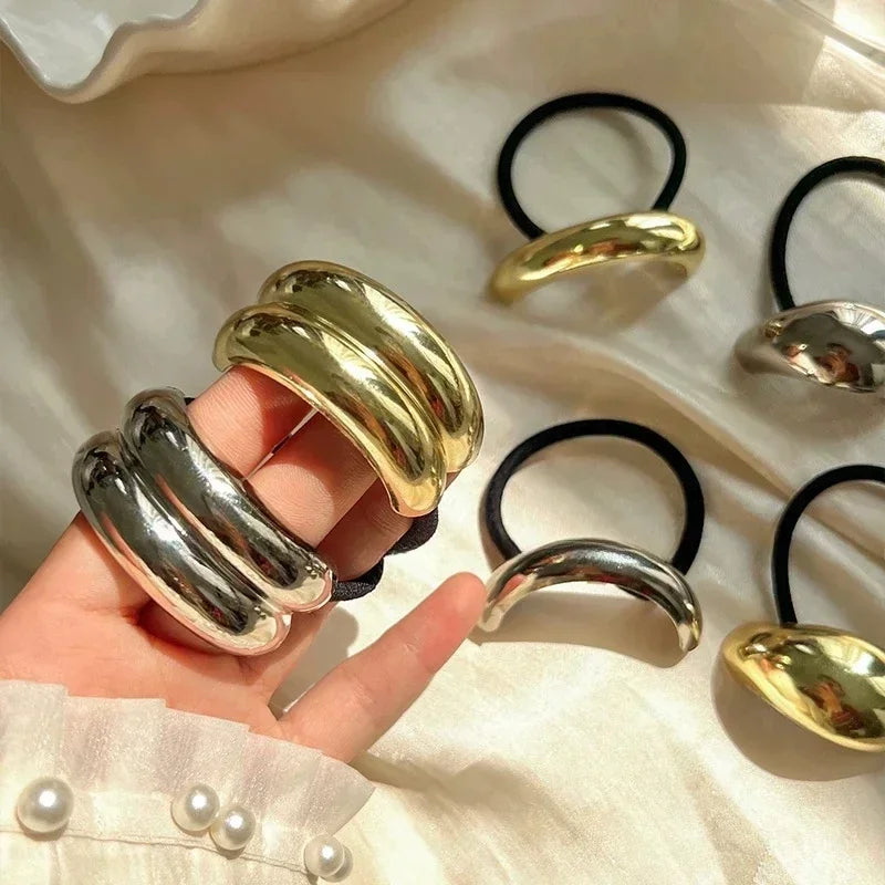 גומיה- GOLDEN CHARM HAIR TIE