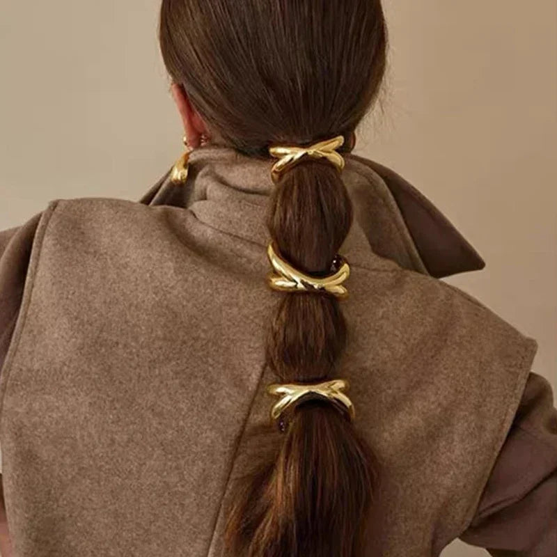גומיה- GOLDEN CHARM HAIR TIE